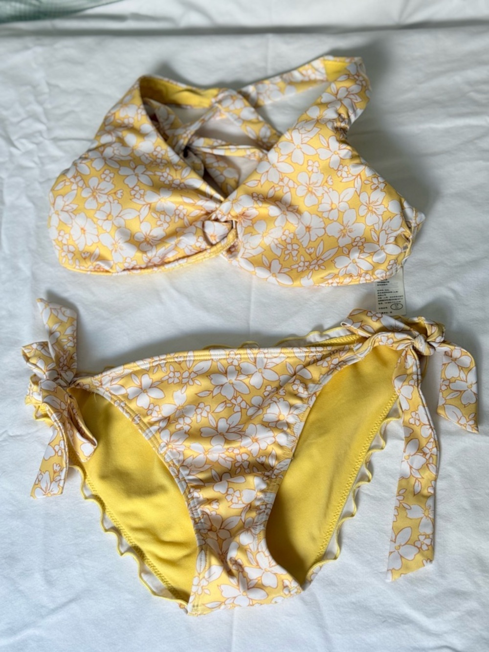 Hollister two piece set yellow floral bikini size S and XS